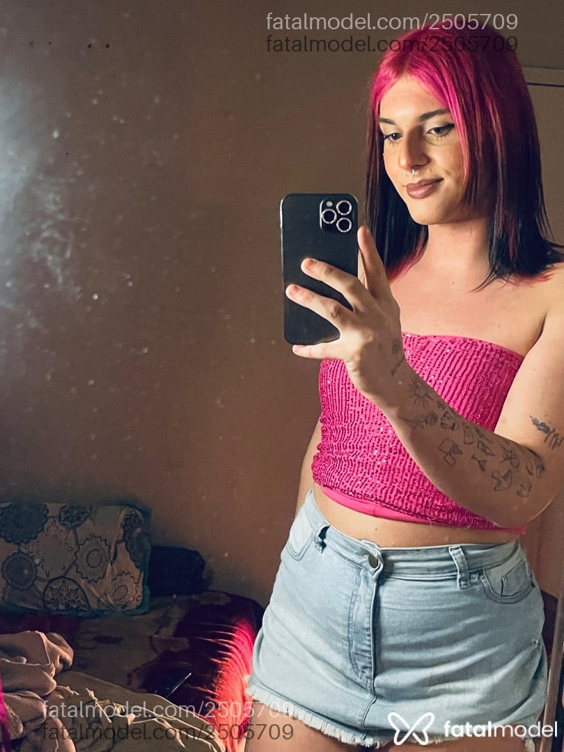 Acompanhante mulher trans morena (o) de olhos castanhos - Anocaaa
