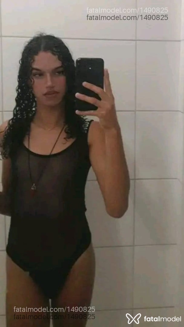Acompanhante mulher trans morena (o) de olhos castanhos - Gaby