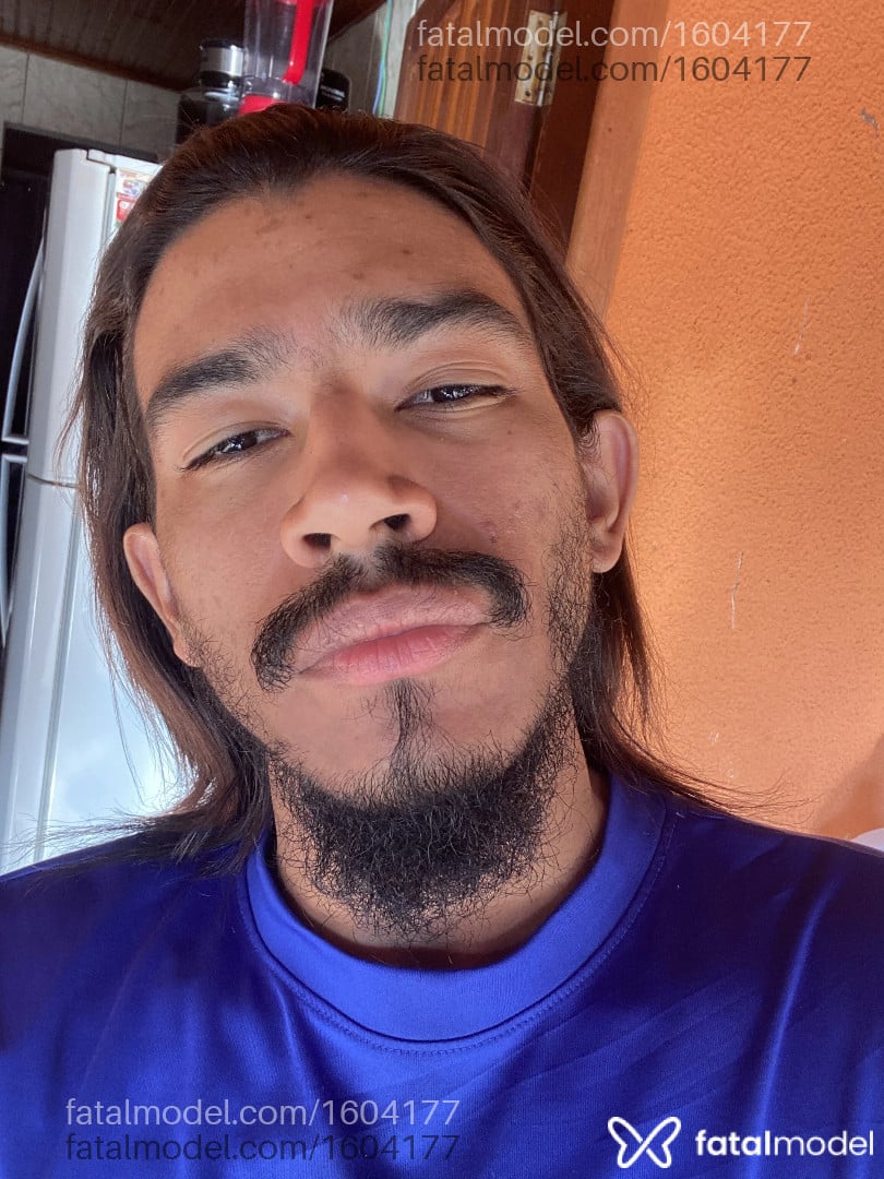 Acompanhante homem com cabelo castanho de olhos castanhos - Bruno Mineirin