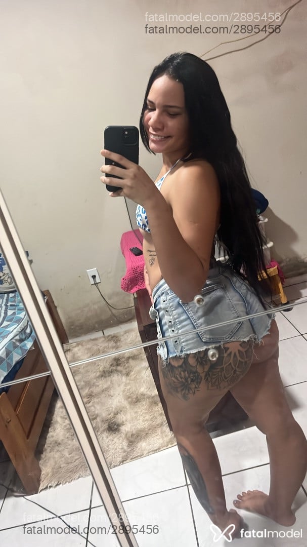 Acompanhante mulher morena (o) de olhos castanhos - Livia