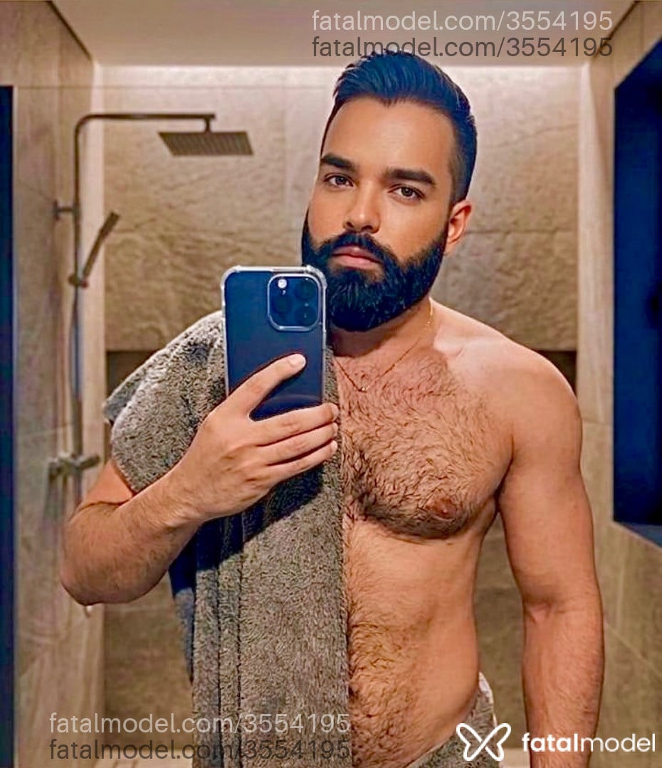 Acompanhante homem com cabelo castanho de olhos castanhos - Henry