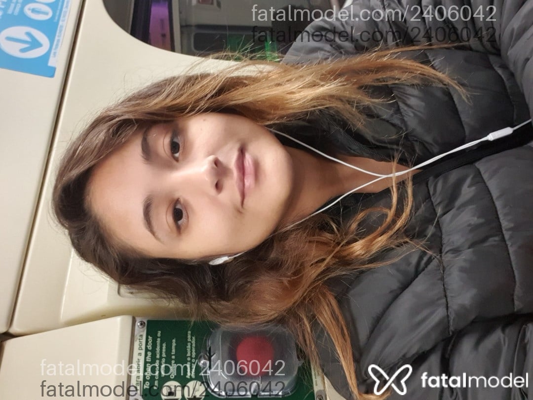Acompanhante mulher loira (o) de olhos castanhos - Ana Clara