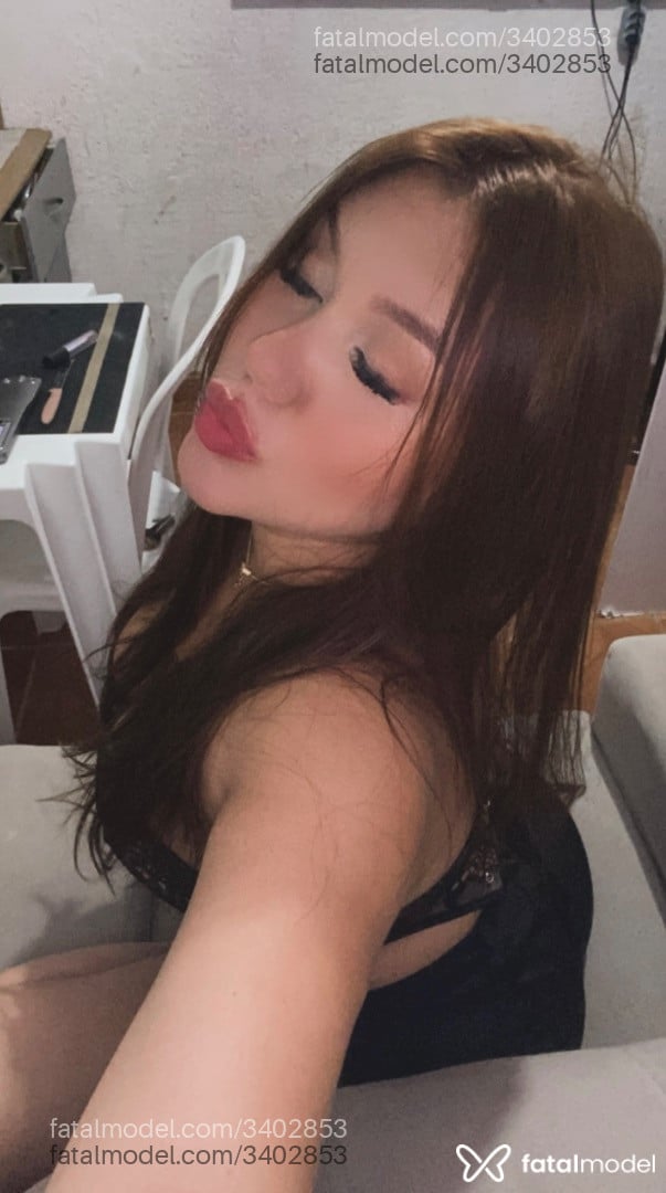 Acompanhante mulher com cabelo castanho de olhos castanhos - Luana