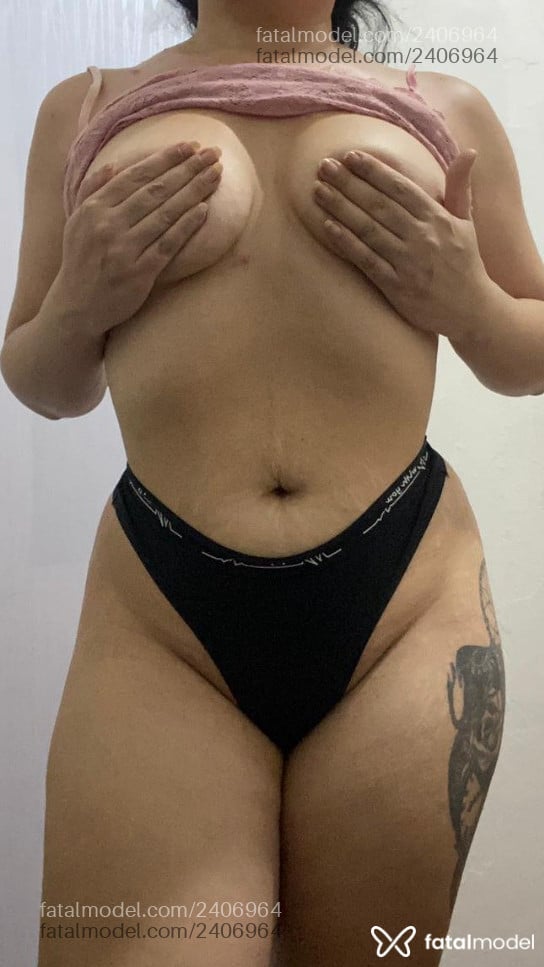 Acompanhante mulher com cabelo castanho de olhos castanhos - Kássia