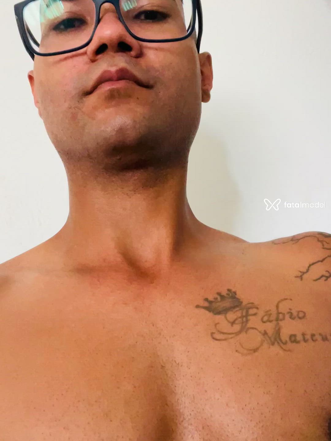 Acompanhante homem morena (o) de olhos pretos - Henrique Acompanhante homem morena (o) de olhos pretos - Henrique