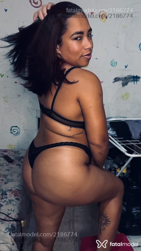Acompanhante mulher ruiva (o) de olhos castanhos - Barbosa