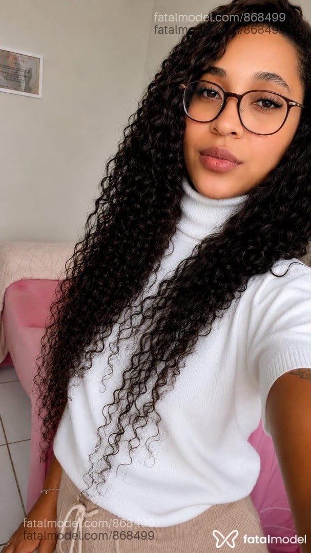 Acompanhante mulher com cabelo castanho de olhos castanhos - Bruninha