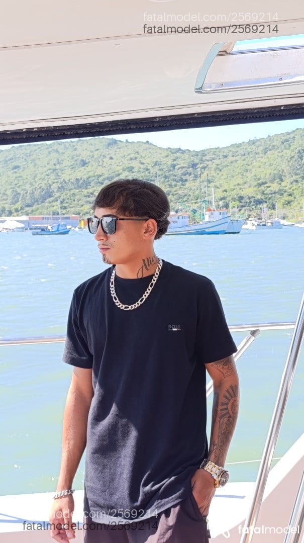 Acompanhante homem morena (o) de olhos castanhos - Matheus