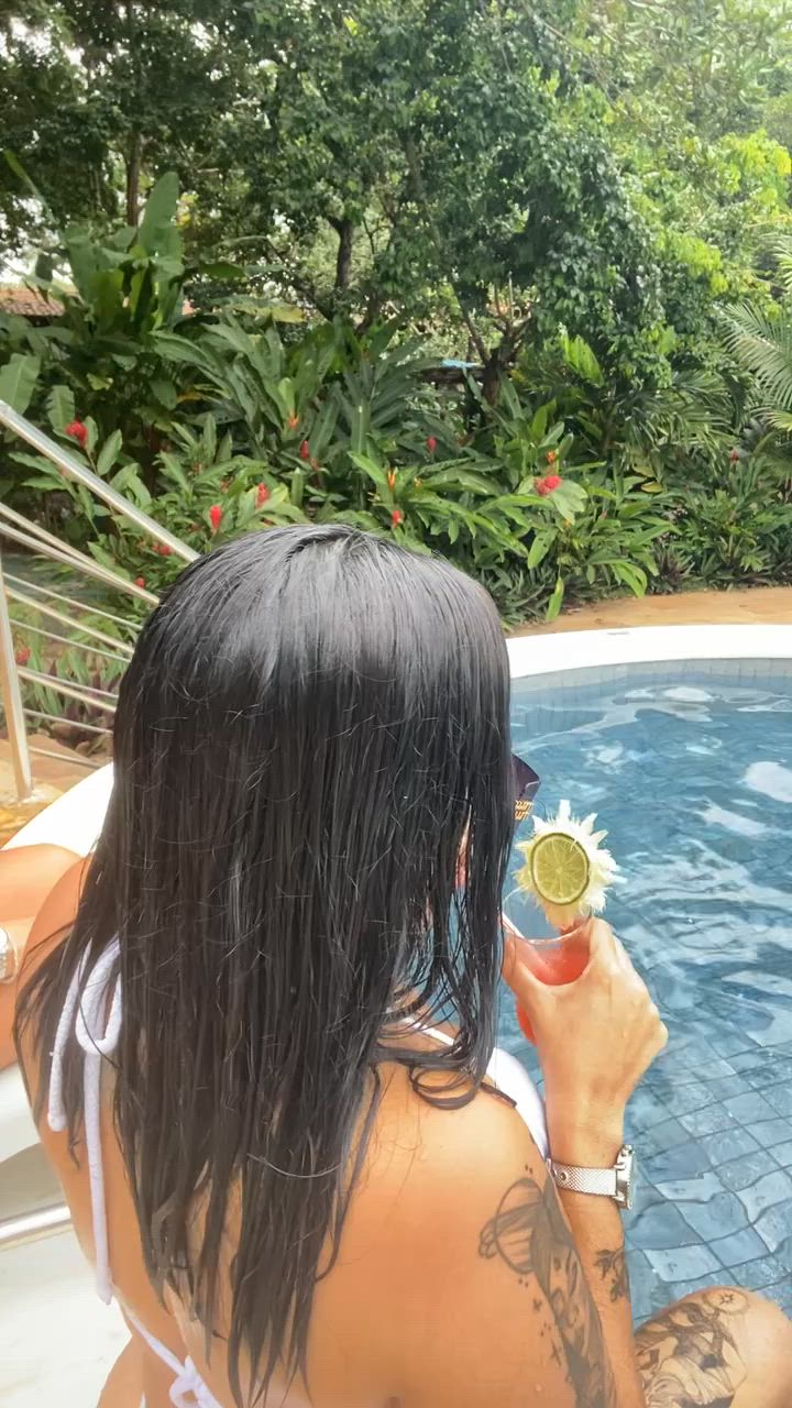 Acompanhante mulher loira (o) de olhos pretos - Belle Acompanhante mulher loira (o) de olhos pretos - Belle