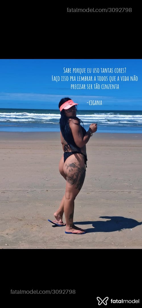 Acompanhante mulher morena (o) de olhos pretos - Medusa