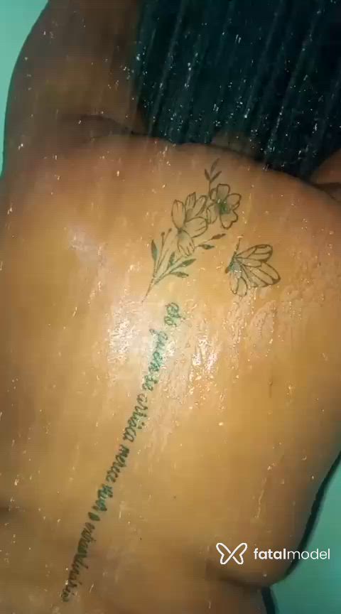 Acompanhante mulher morena (o) de olhos pretos - Belly