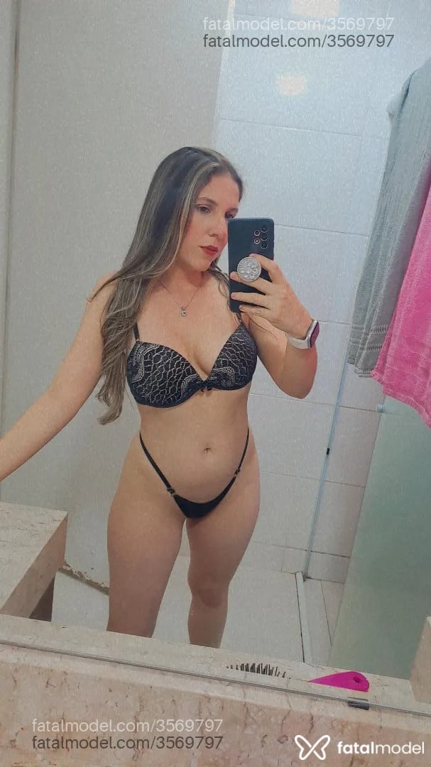 Acompanhante mulher loira (o) de olhos castanhos - Jessica