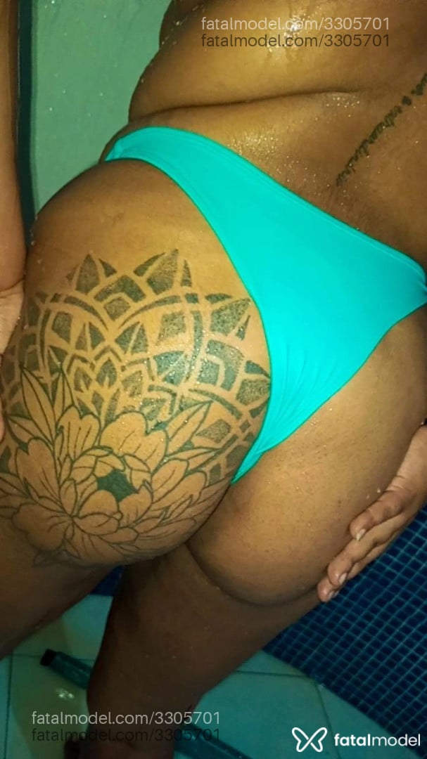 Acompanhante mulher morena (o) de olhos pretos - Belly