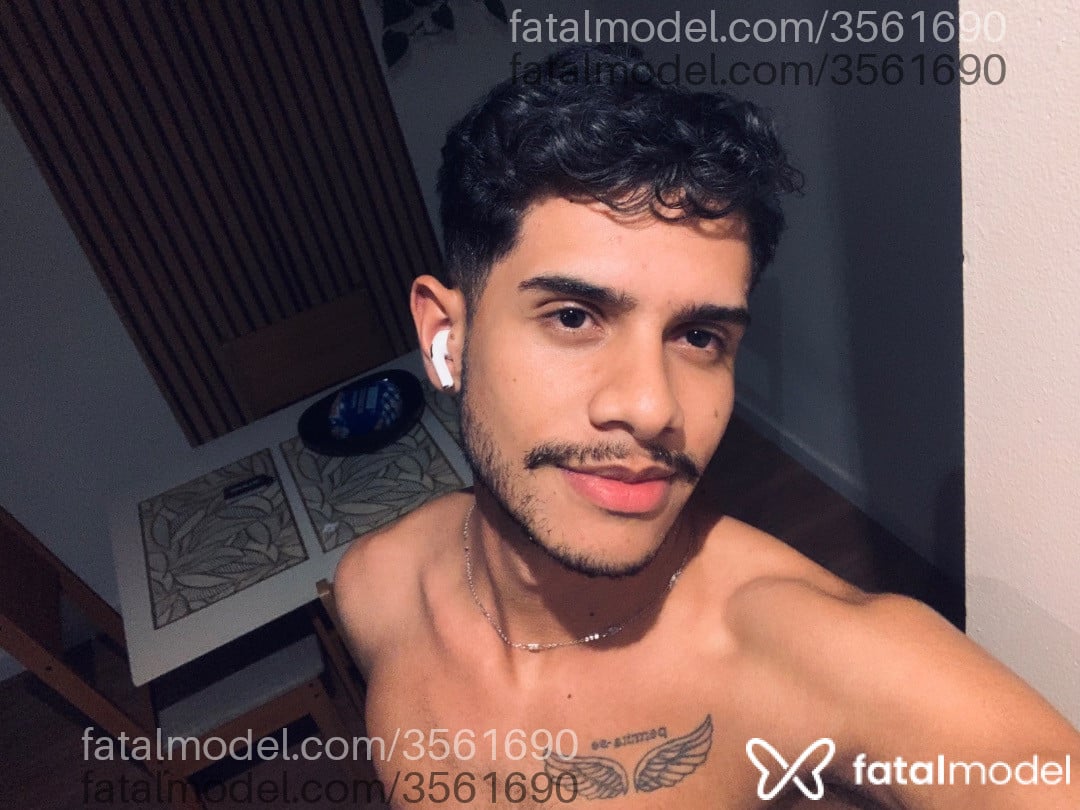 Acompanhante homem com cabelo castanho de olhos castanhos - Guilherme