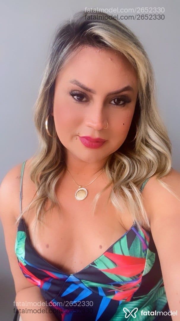 Acompanhante mulher trans loira (o) de olhos castanhos - Isabela Coutinho