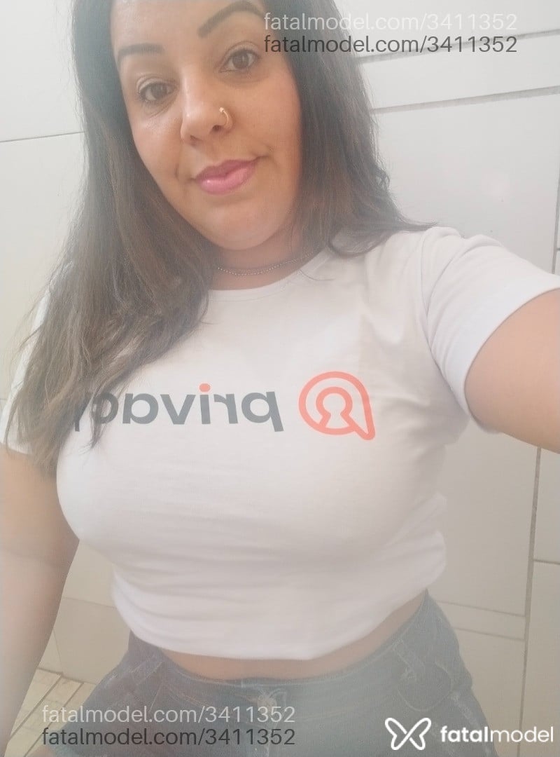 Acompanhante mulher com cabelo castanho de olhos castanhos - Zabér
