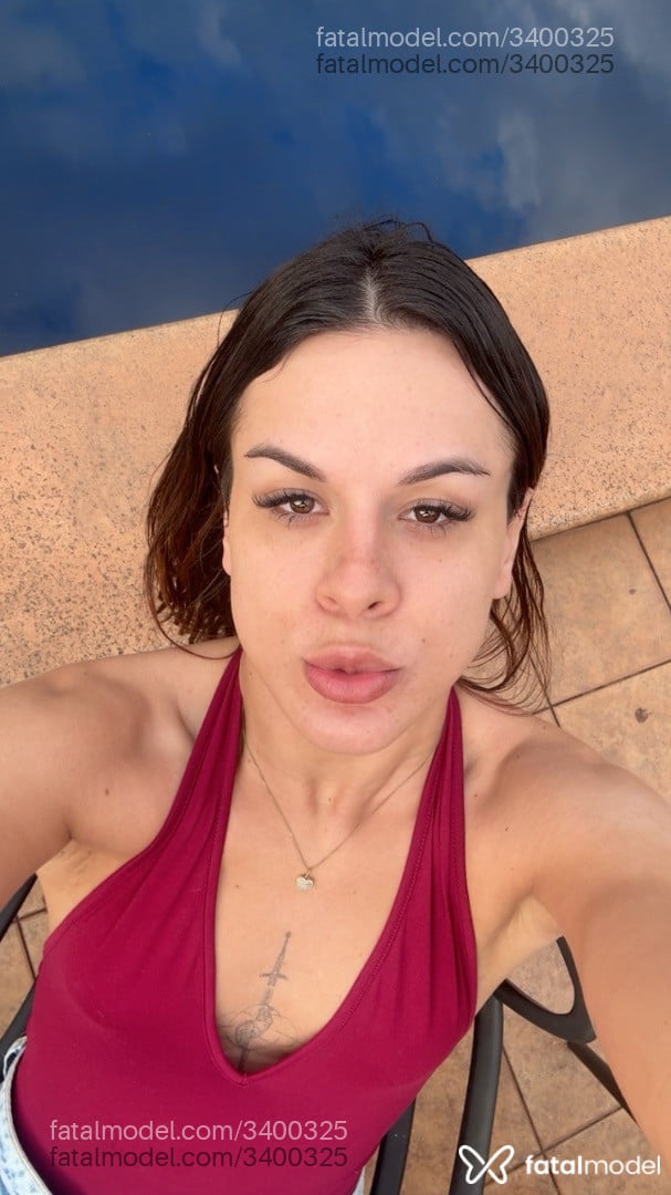 Acompanhante mulher trans com cabelo castanho de olhos castanhos - Laura