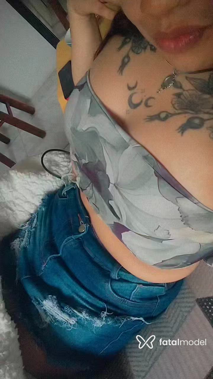 Acompanhante mulher morena (o) de olhos castanhos - Larissa