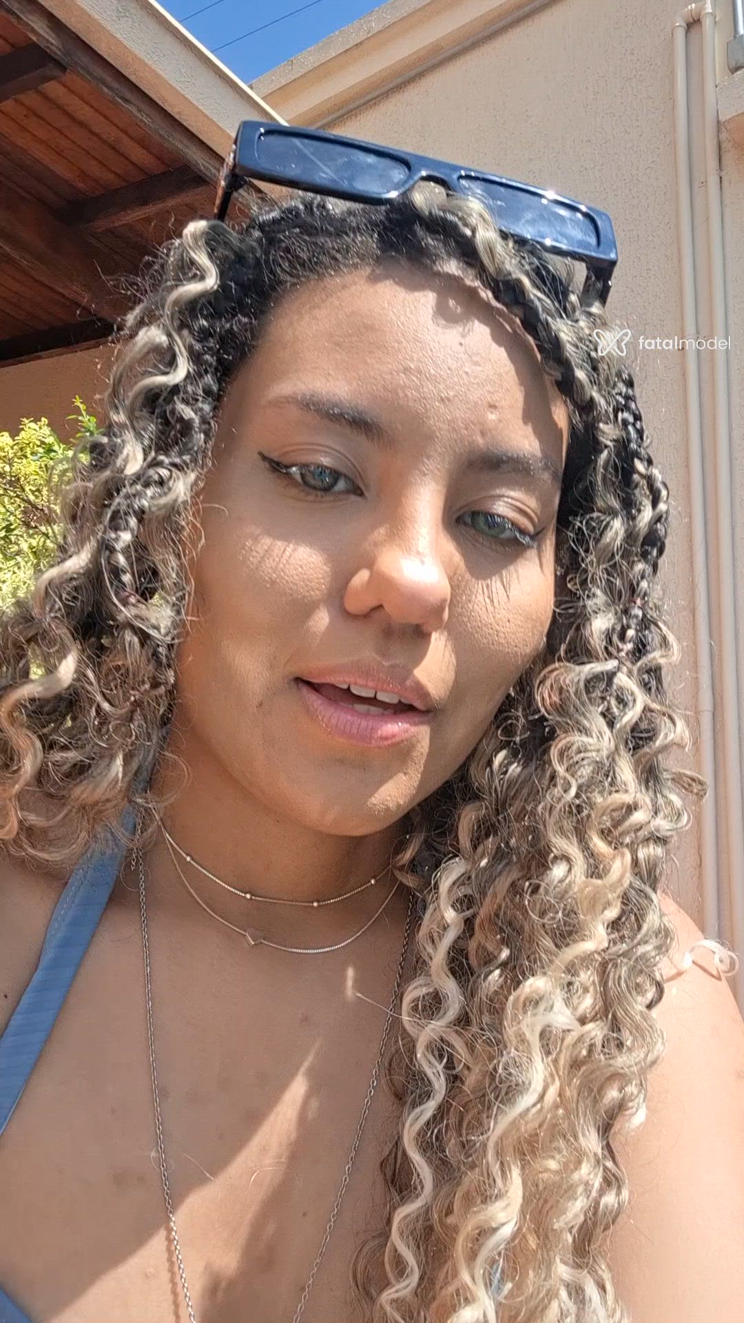 Acompanhante mulher loira (o) de olhos azuis - Sofis Acompanhante mulher loira (o) de olhos azuis - Sofis