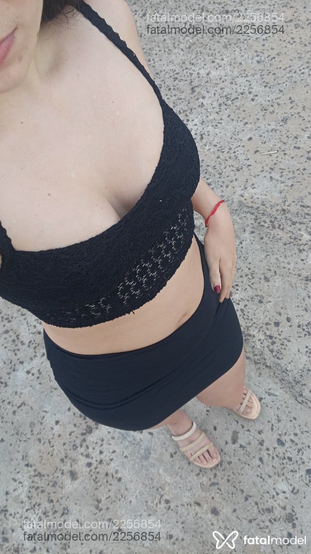 Acompanhante mulher com cabelo castanho de olhos castanhos - Larissa