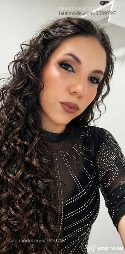 Acompanhante mulher loira (o) de olhos castanhos - Jessica