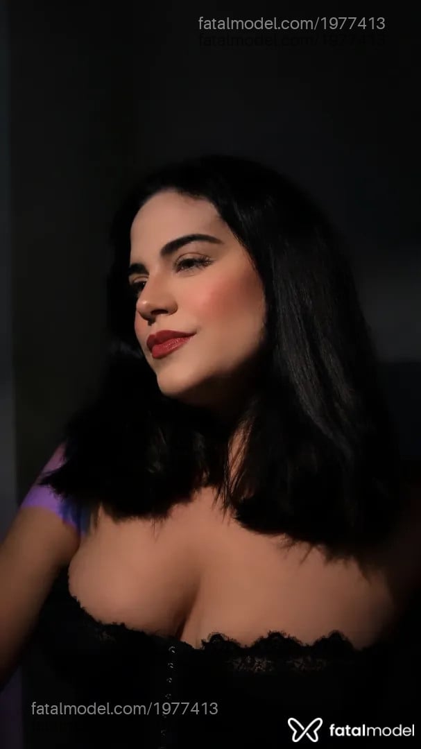 Acompanhante mulher com cabelo castanho de olhos castanhos - Nycks