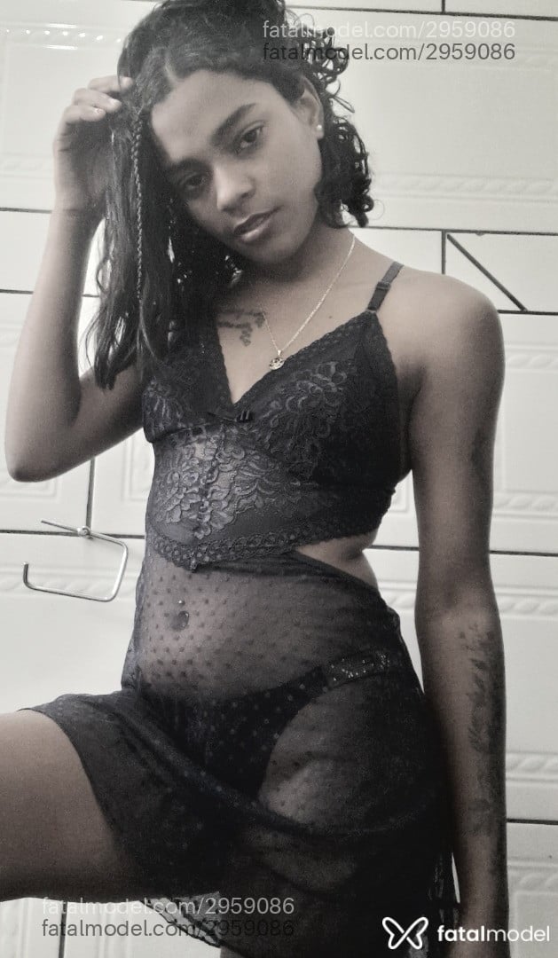 Acompanhante mulher morena (o) de olhos castanhos - Mia Khalí Cubana