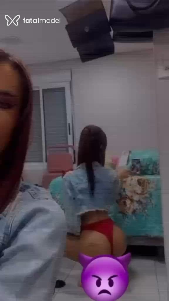 Acompanhante mulher trans morena (o) de olhos azuis - Jady Almeida