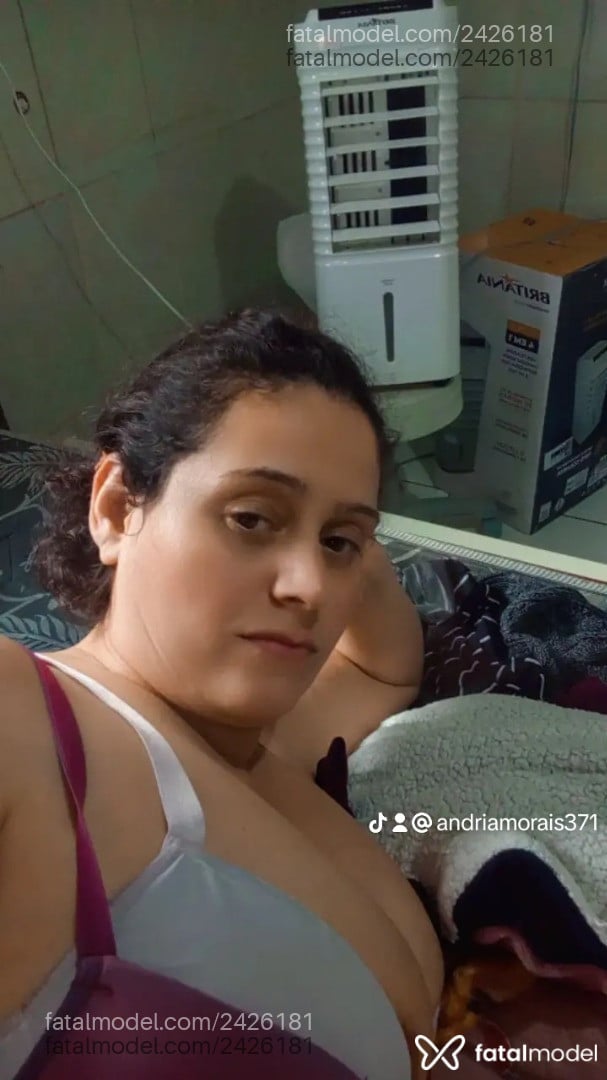 Acompanhante mulher com cabelo castanho de olhos castanhos - Andréia
