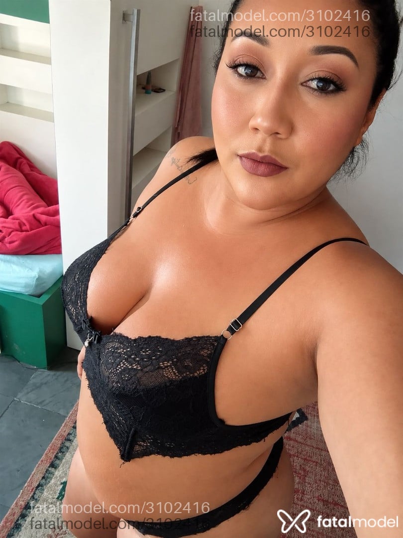 Acompanhante mulher morena (o) de olhos pretos - Japinhasfd Acompanhante mulher morena (o) de olhos pretos - Japinhasfd