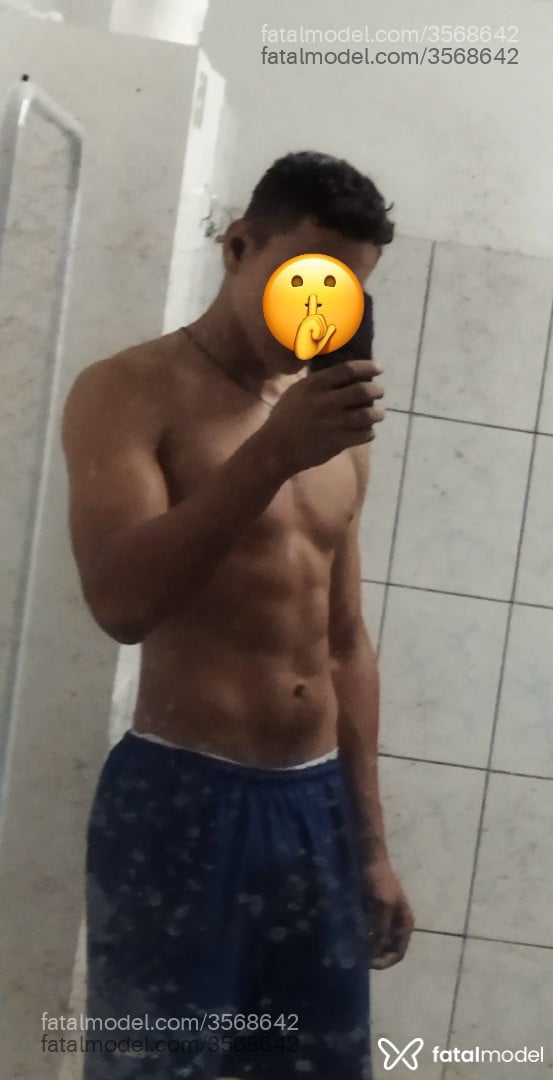 Acompanhante homem com cabelo castanho de olhos castanhos - Stevan Acompanhante homem com cabelo castanho de olhos castanhos - Stevan