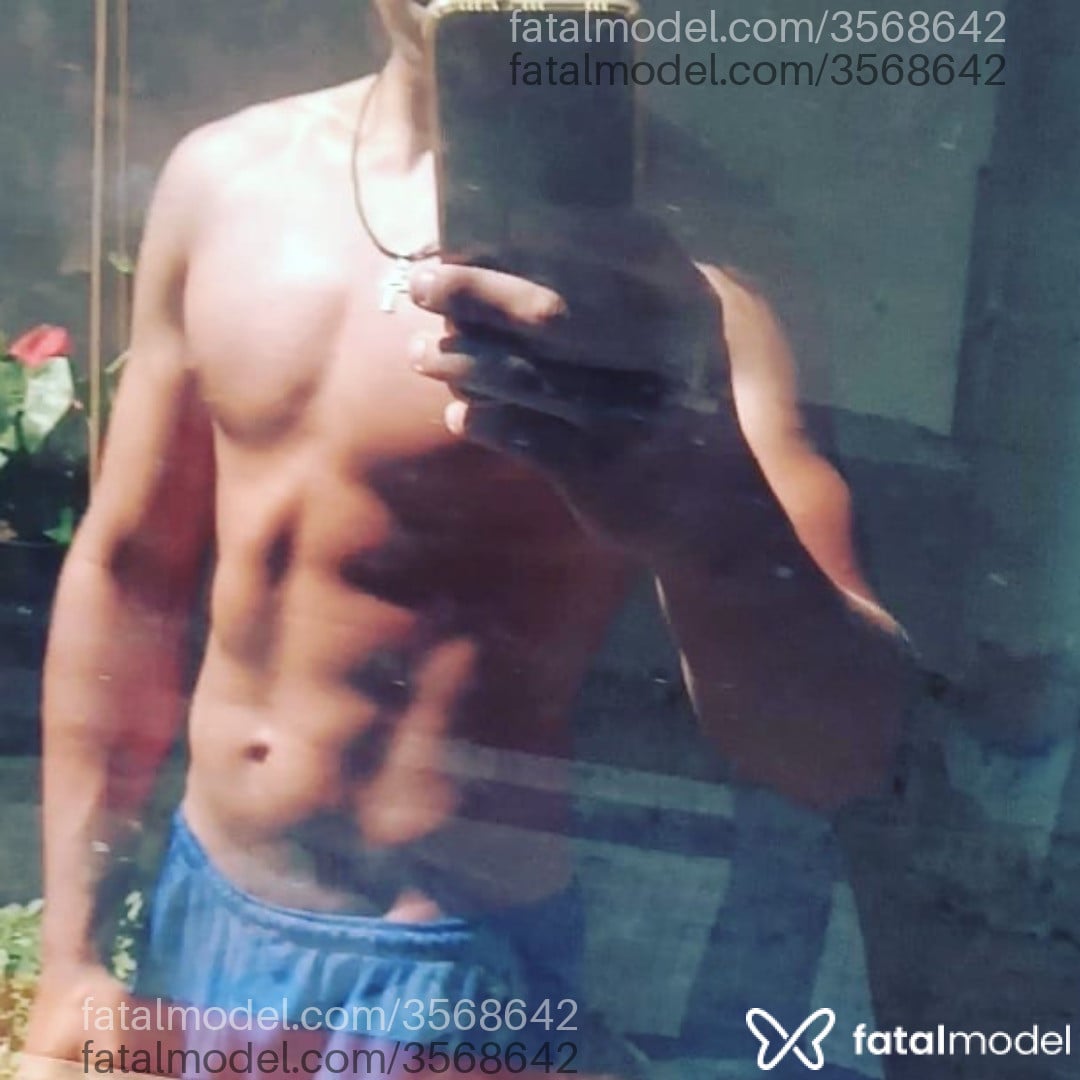 Acompanhante homem com cabelo castanho de olhos castanhos - Stevan Acompanhante homem com cabelo castanho de olhos castanhos - Stevan