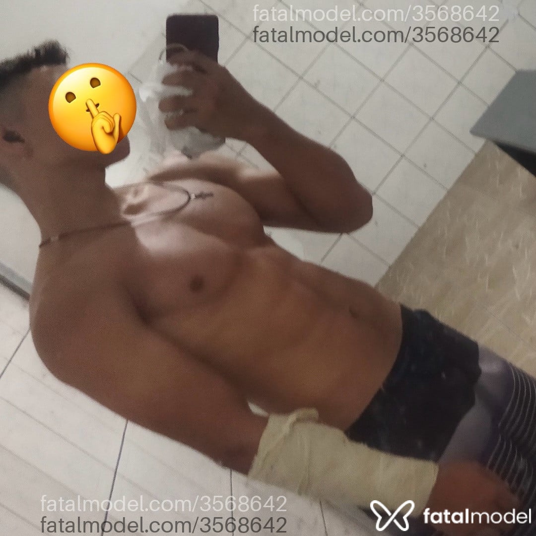 Acompanhante homem com cabelo castanho de olhos castanhos - Stevan
