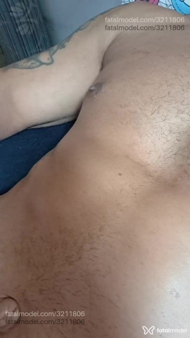 Acompanhante homem com cabelo castanho de olhos castanhos em São José Acompanhante homem com cabelo castanho de olhos castanhos em São José - Leandro