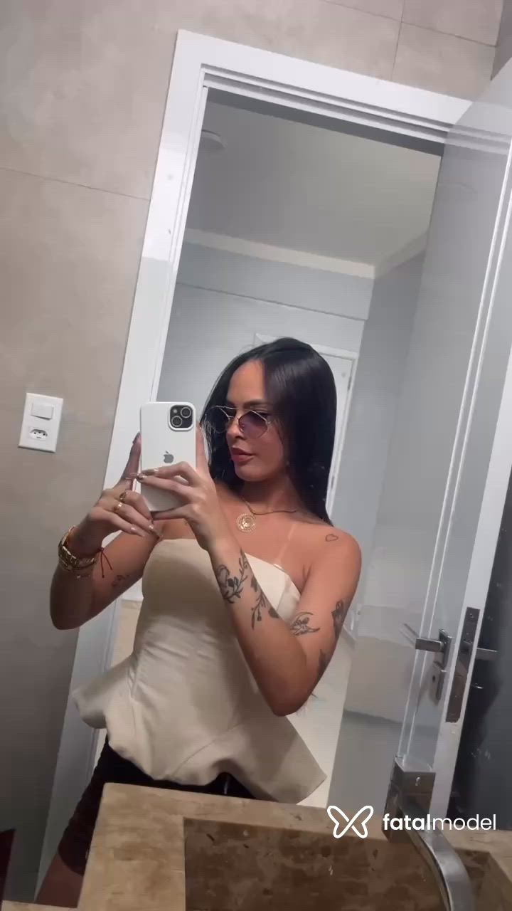 Acompanhante mulher morena (o) de olhos castanhos - Rebeca