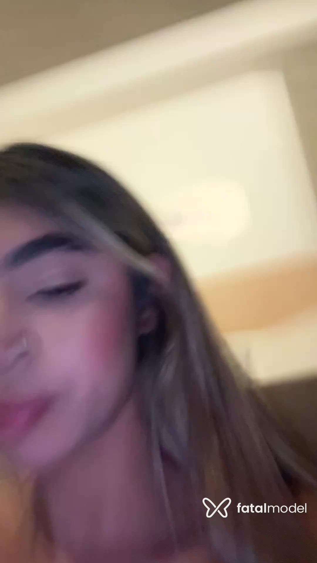 Acompanhante mulher morena (o) de olhos castanhos - Estrelar