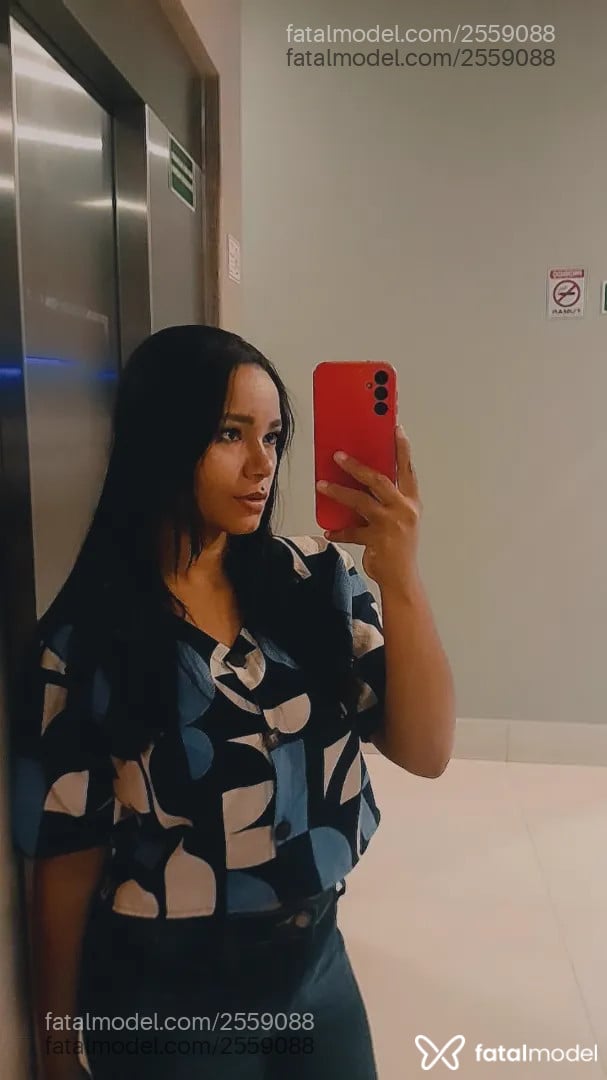 Acompanhante mulher morena (o) de olhos pretos - Lorrane