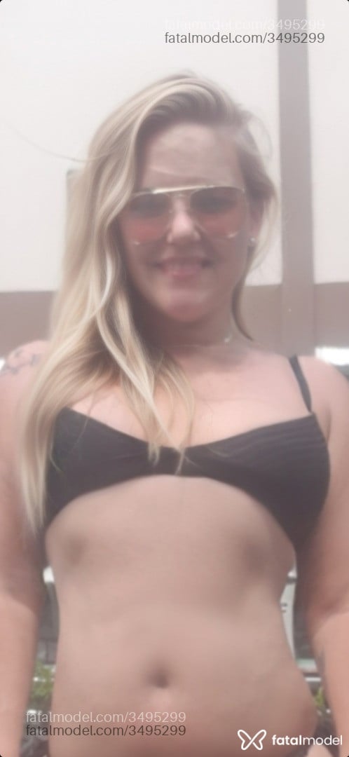 Acompanhante mulher loira (o) de olhos castanhos - Sofia
