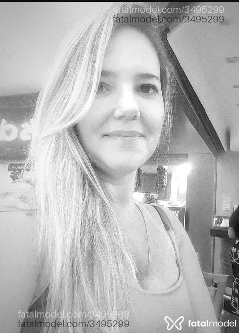 Acompanhante mulher loira (o) de olhos castanhos - Sofia