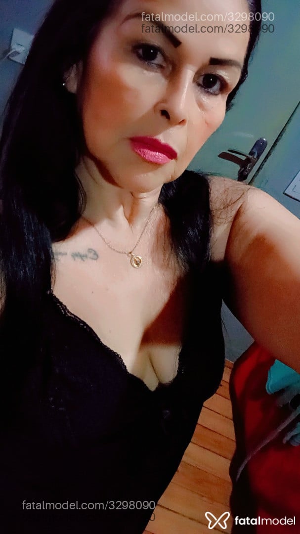 Acompanhante mulher morena (o) de olhos castanhos - Penélope