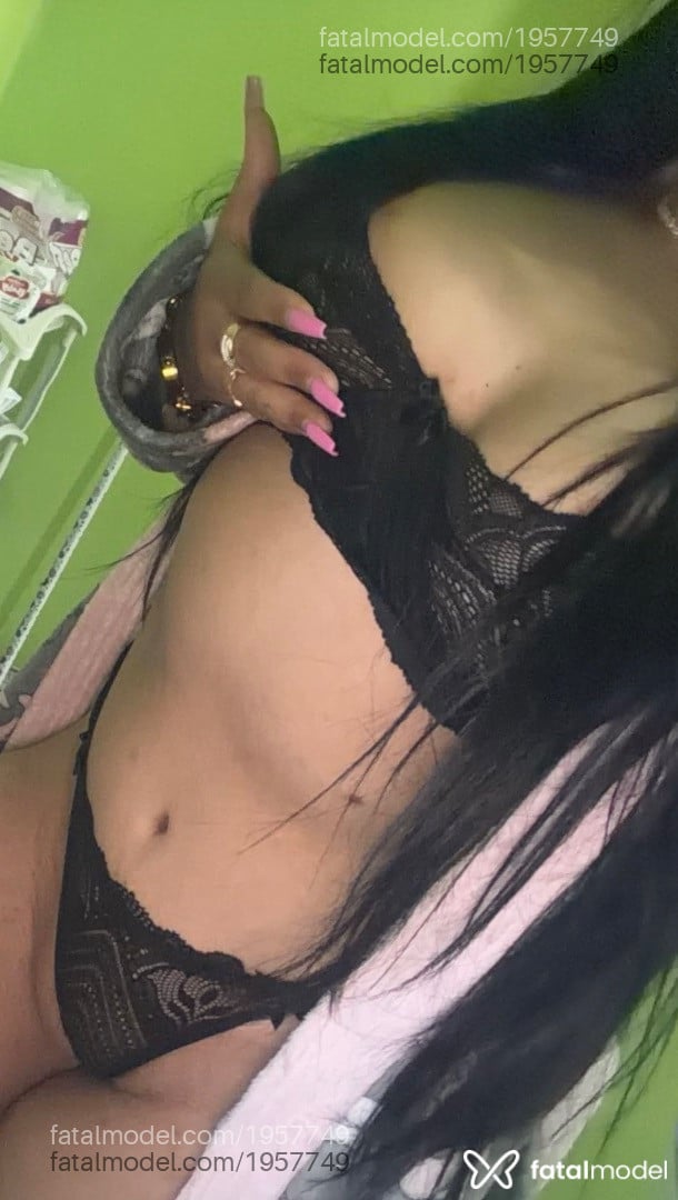 Acompanhante mulher morena (o) de olhos castanhos - Virgínia Britto