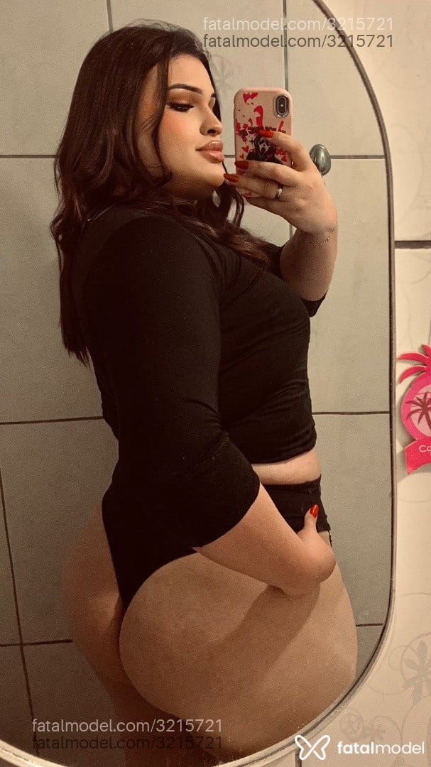 Acompanhante mulher trans morena (o) de olhos pretos - GatinhatBBW