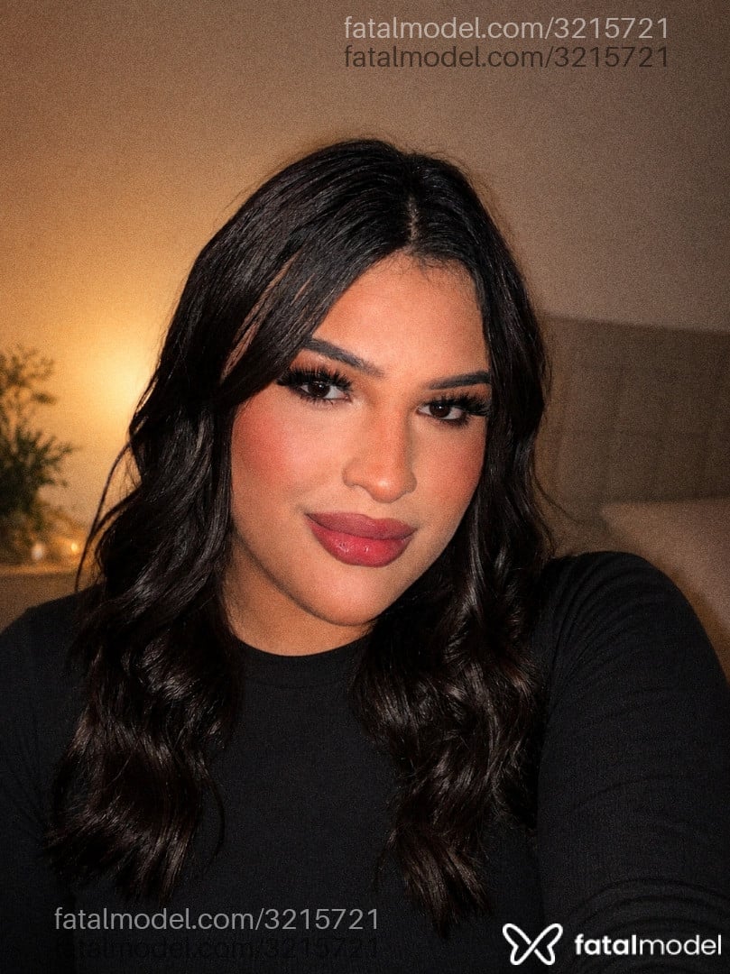 Acompanhante mulher trans morena (o) de olhos pretos - GatinhatBBW