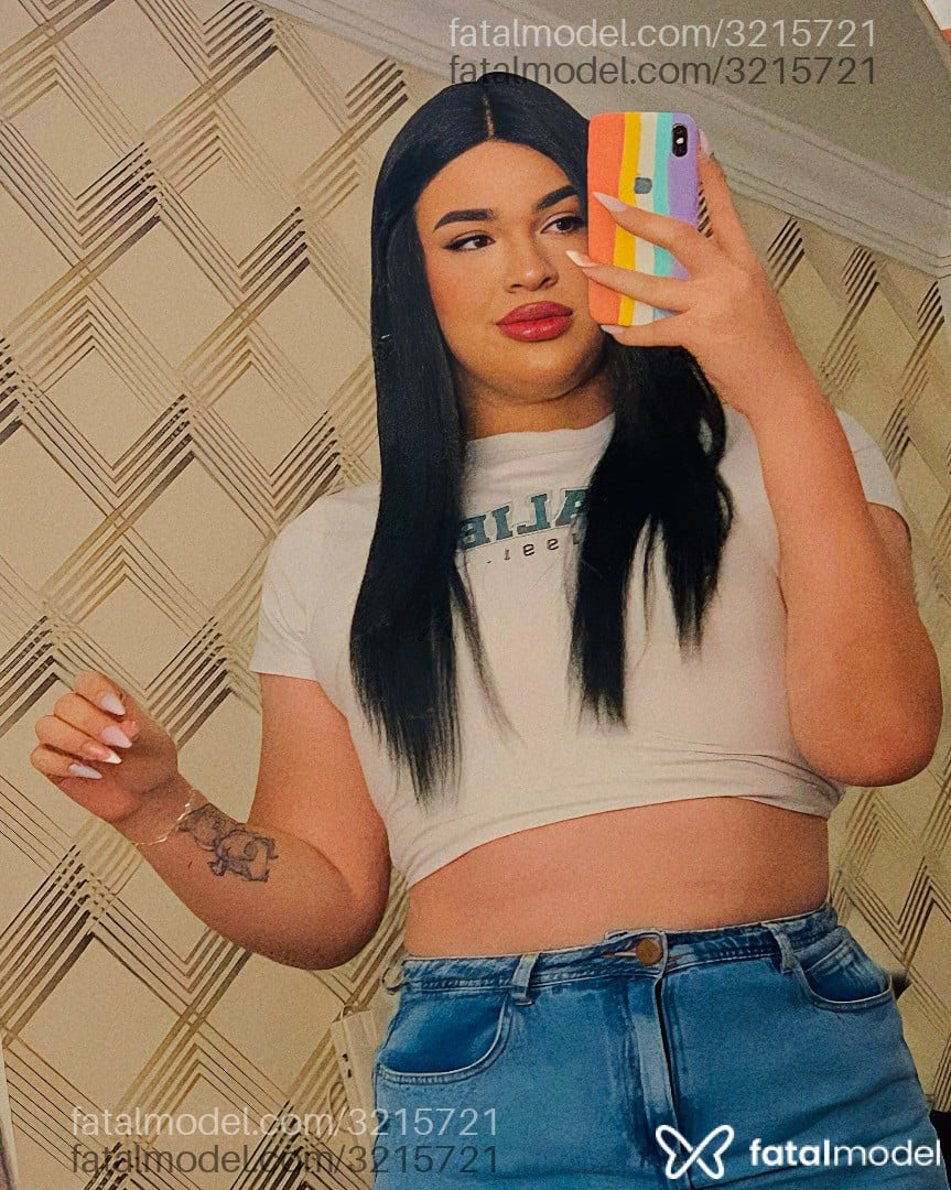 Acompanhante mulher trans morena (o) de olhos pretos - GatinhatBBW