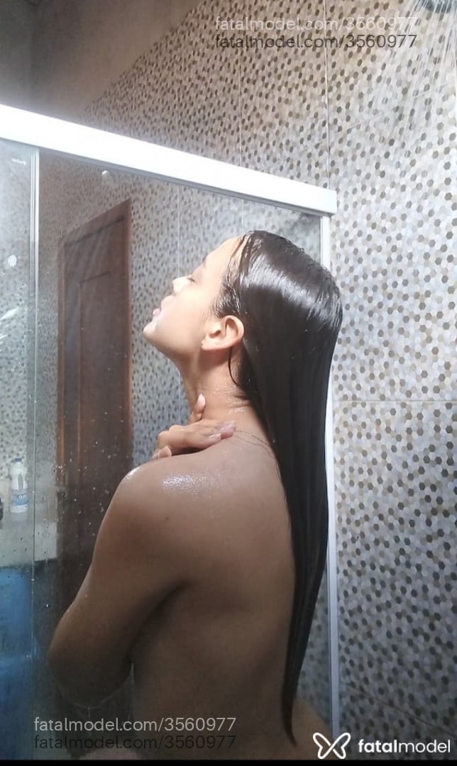 Acompanhante mulher com cabelo castanho de olhos verdes - Nanda