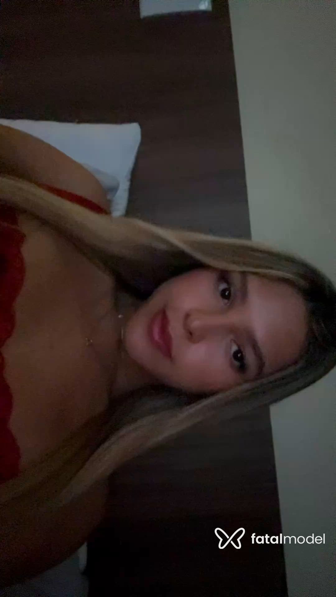Acompanhante mulher trans loira (o) de olhos castanhos - Rafaela