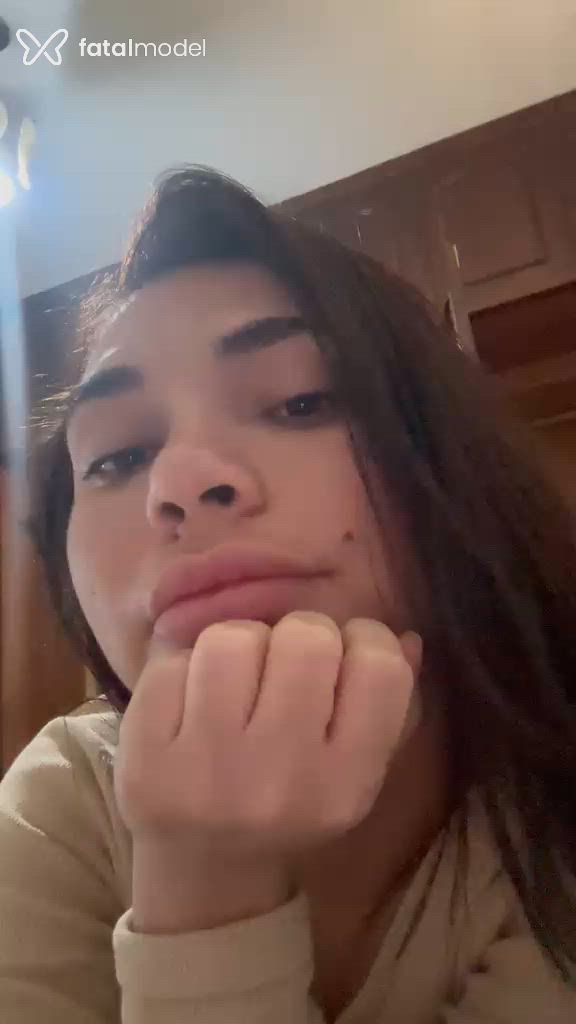 Acompanhante mulher com cabelo castanho de olhos castanhos em Atibaia Acompanhante mulher com cabelo castanho de olhos castanhos em Atibaia - Emily Dias
