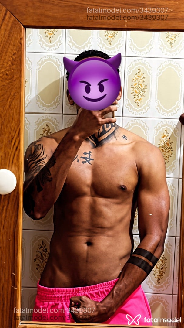 Acompanhante homem morena (o) de olhos castanhos - Legendario