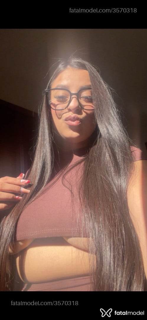 Acompanhante mulher morena (o) de olhos castanhos - Jenny