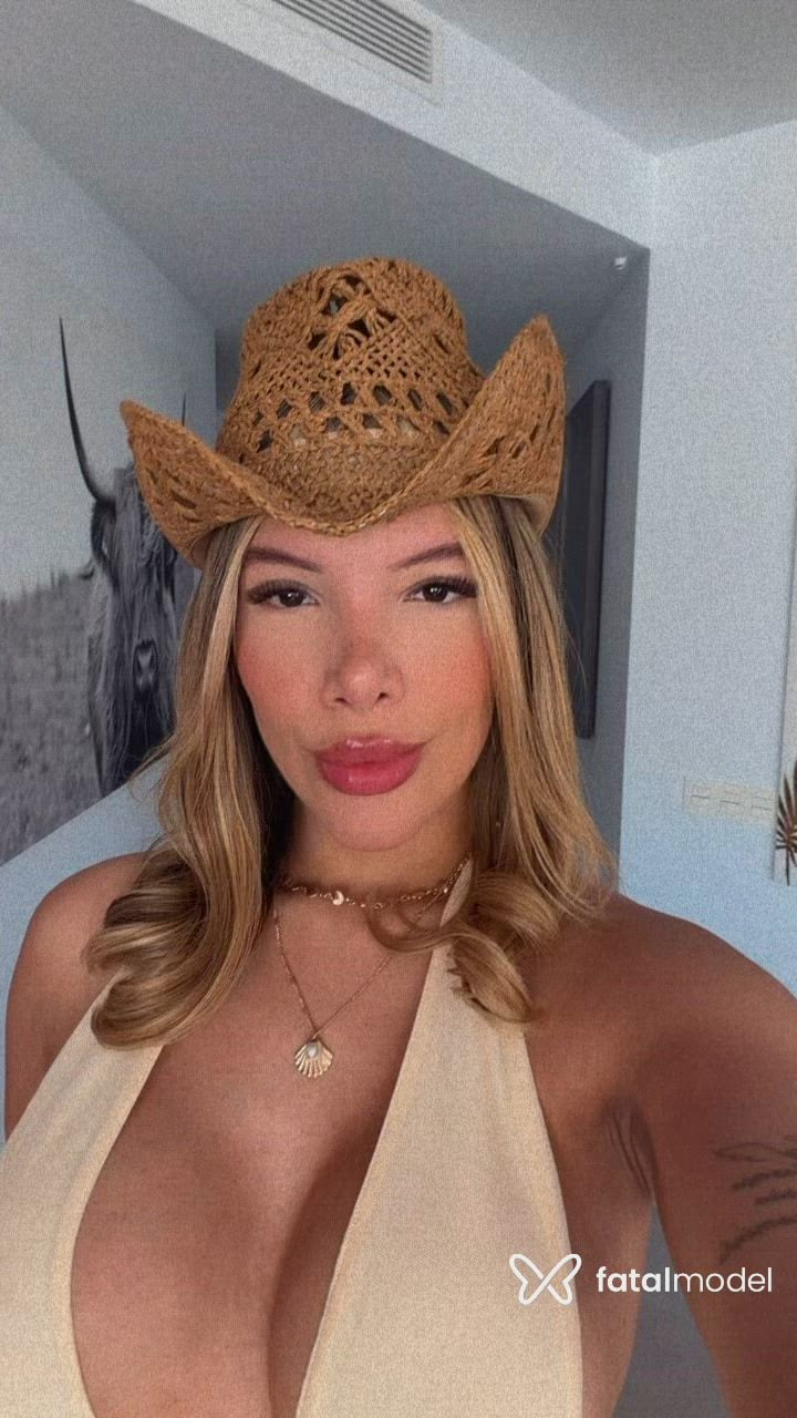 Acompanhante mulher loira (o) de olhos castanhos - Mel Souza Acompanhante mulher loira (o) de olhos castanhos - Mel Souza